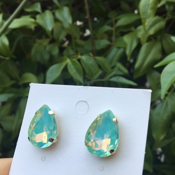 Pastel Peridot-Green Opal Pear Crystal Earrings - Picture 6 of 8